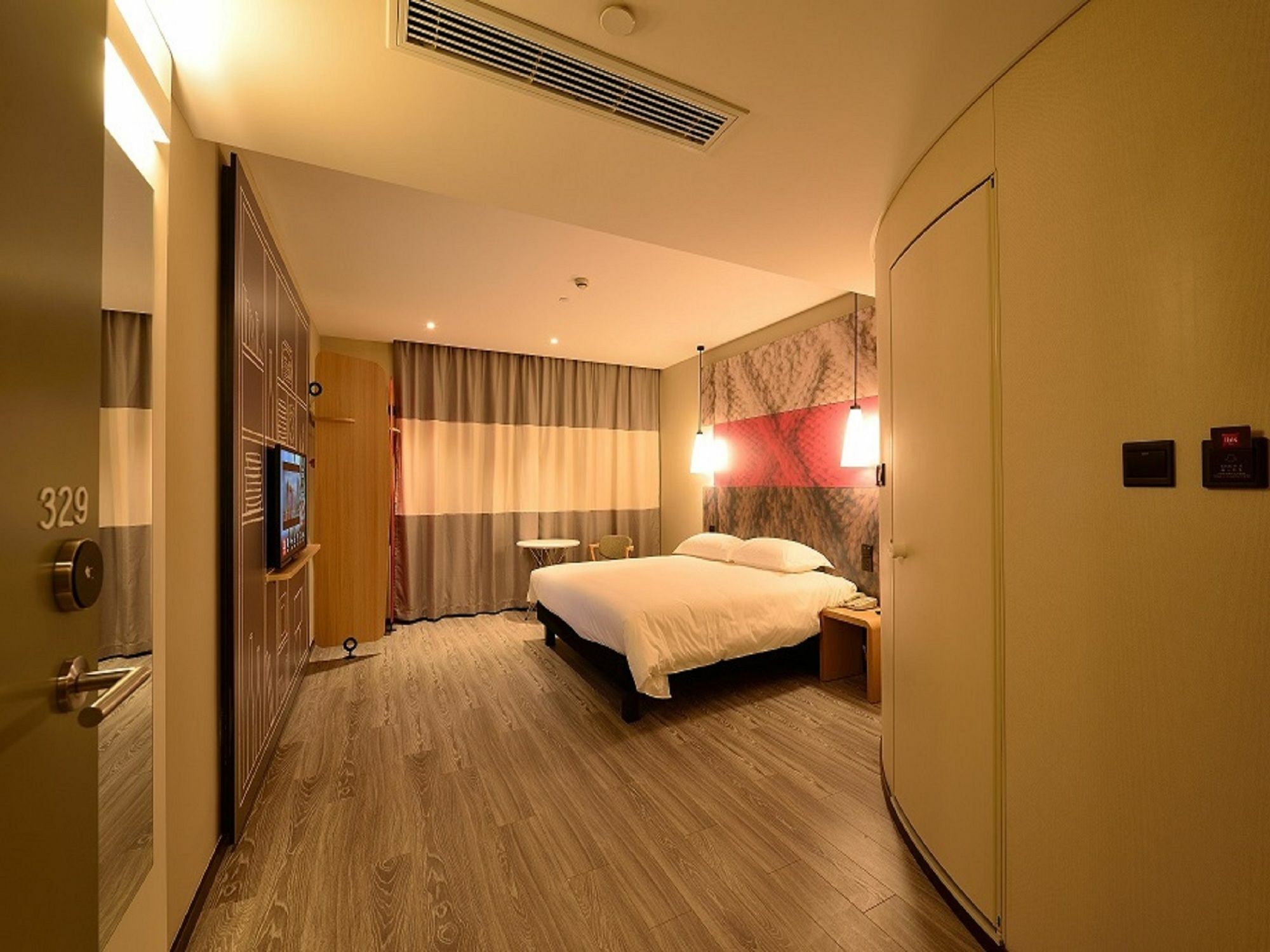 Ibis Shanghai New Hongqiao Exterior foto